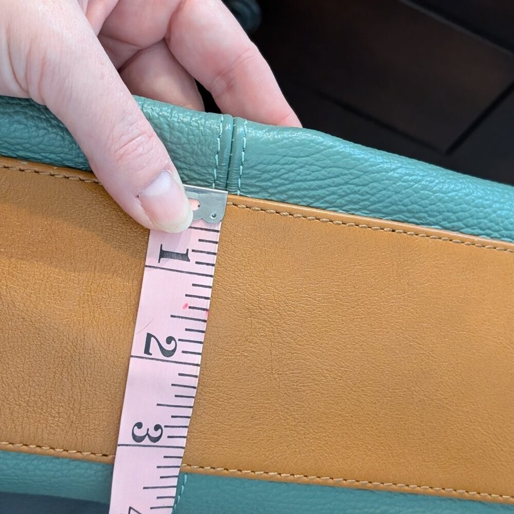 Divina Firenze Purse, Olive Green w/Tan Handles & Accents. Italian made leather - Picture 11 of 12